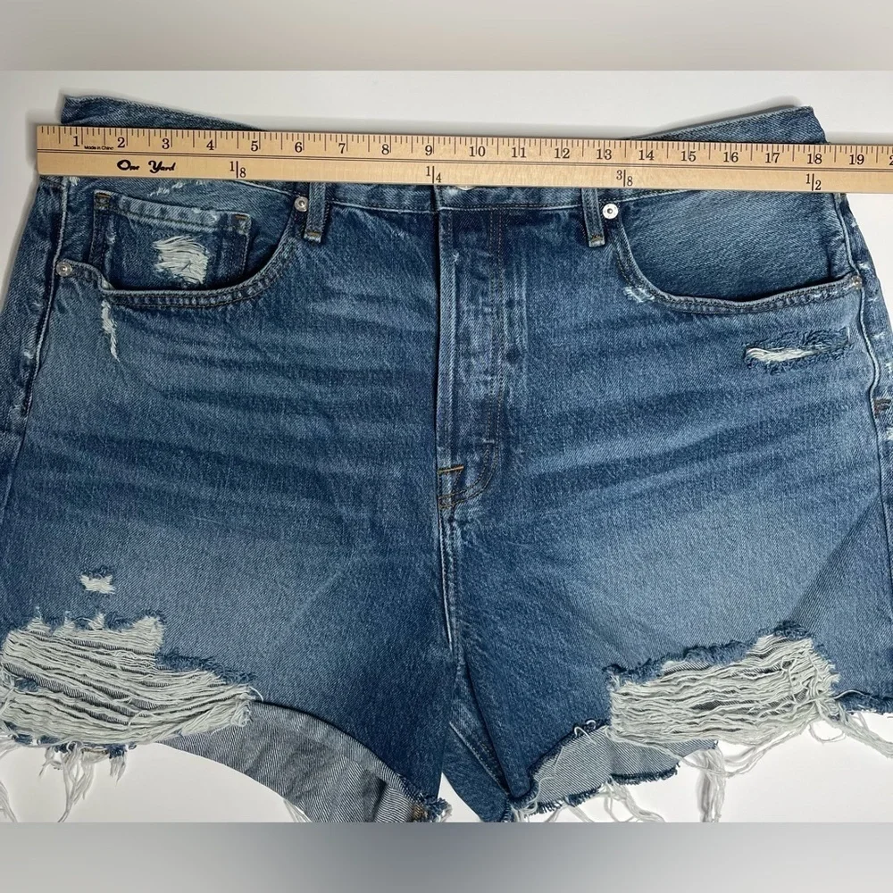 FRAME Denim Cutoff Denim Shorts size 34 in Northville Rips